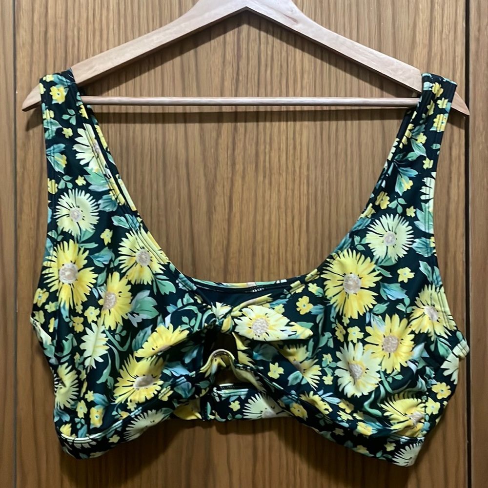 Old Navy black daisy bikini top